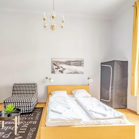 Grand Soho Apartment