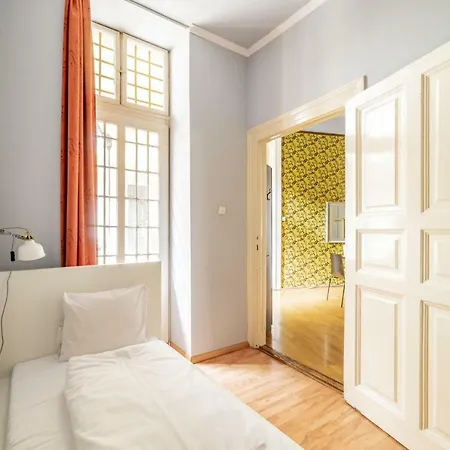 Grand Soho Apartment *