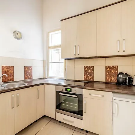 Grand Soho Apartment